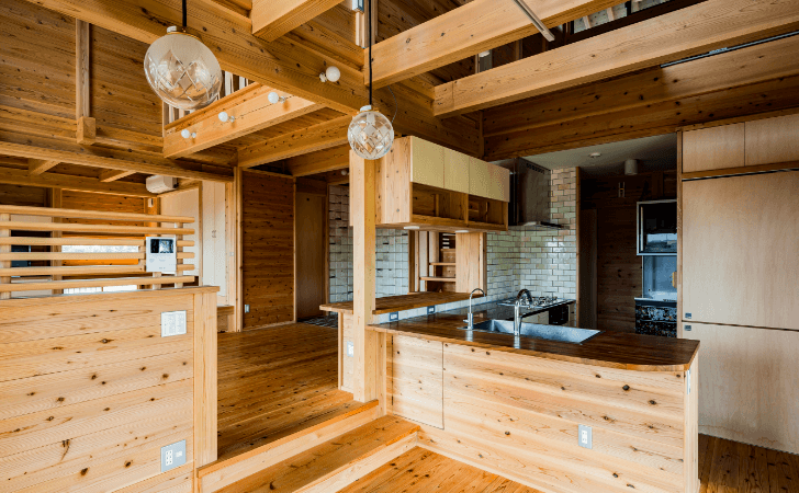 写真：木造家屋のキッチン