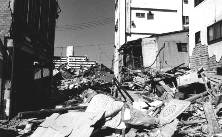 写真:倒壊した家屋
