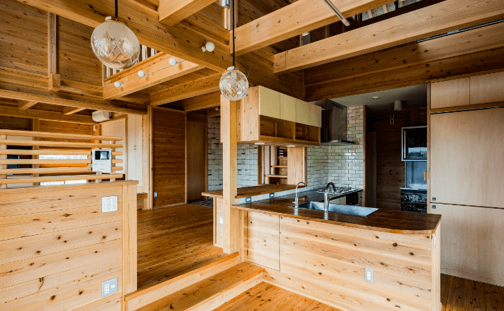 写真:木造家屋のキッチン